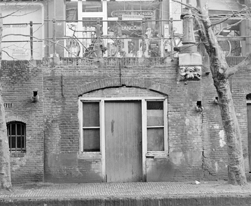 881816 Gezicht op de werfkelder behorende bij het pand Oudegracht 202 te Utrecht.